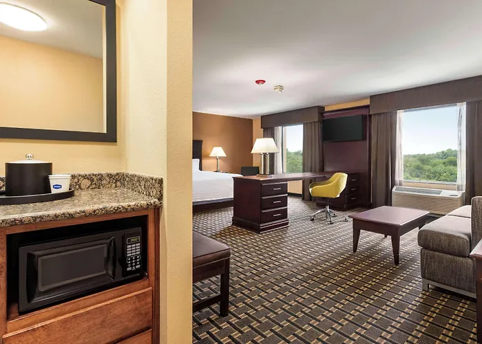 Hampton Inn & Suites Pine Bluff