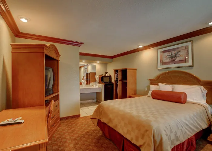 Thunderbird Lodge Riverside