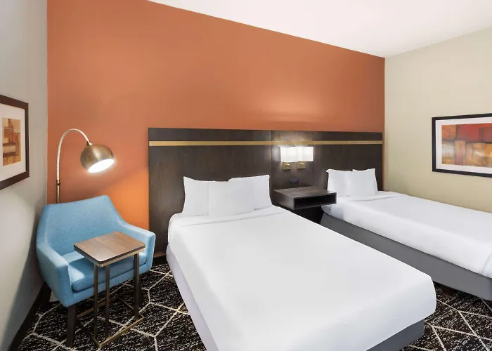 La Quinta By Wyndham Olathe