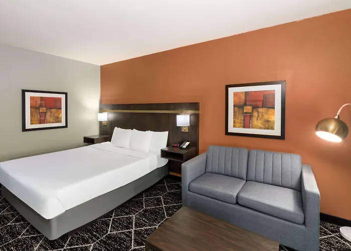 La Quinta By Wyndham Olathe
