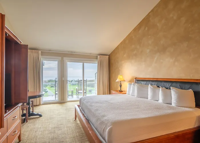 Pacific Reef Hotel & Light Show Gold Beach