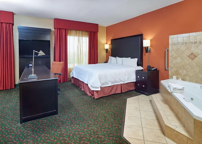 Hampton Inn & Suites Waco-South