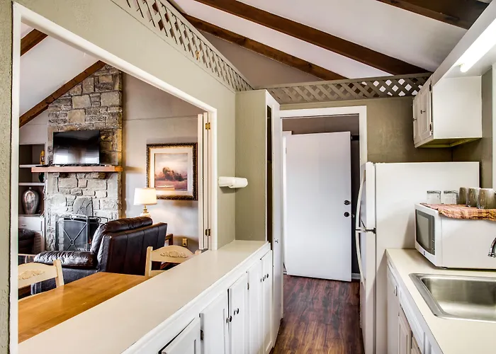 Cliff Dwellers Inn Blowing Rock