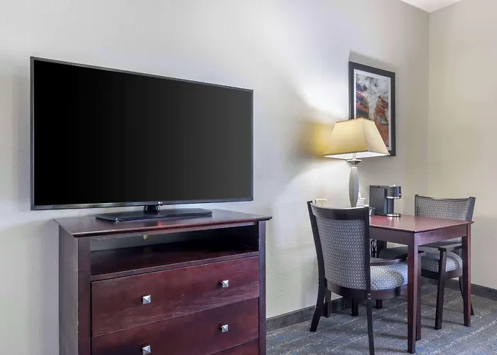 Best Western Plus Mansfield Inn & Suites