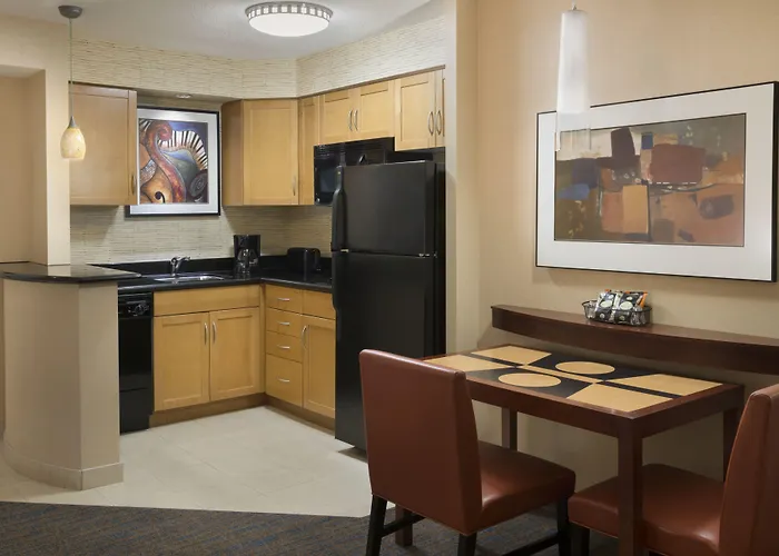 Residence Inn By Marriott Toronto Downtown / Entertainment District