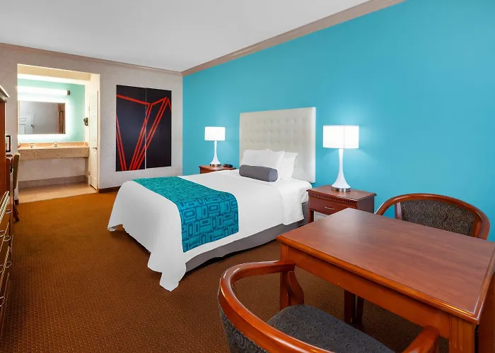 Howard Johnson Inn And Suites - Pico Rivera