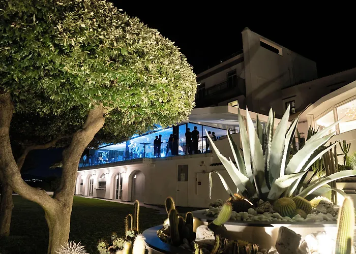 Bacoli Hotels