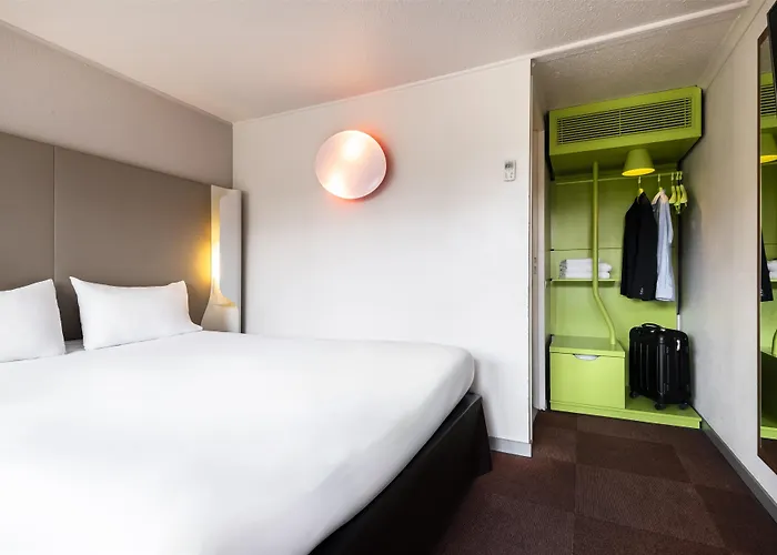 Montesson Hotels
