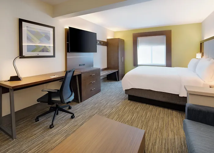 Windsor Locks Hotels With Pool