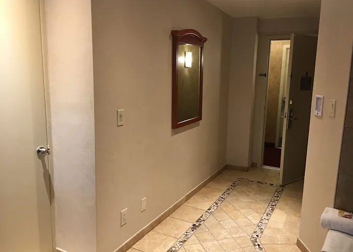 Ramada By Wyndham Rockville Centre