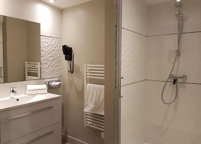 Chartres-de-Bretagne Hotels