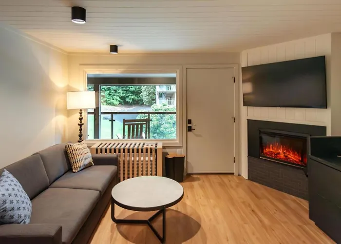 Historic Rocky Waters Inn, A Small Luxury Hotel