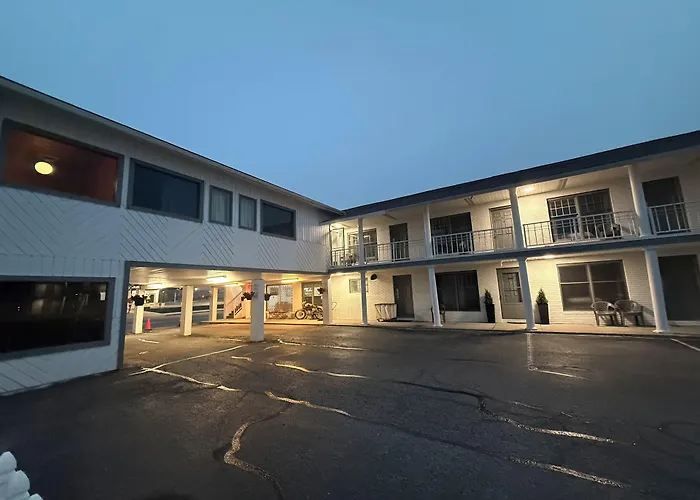 Continental Inn Cheboygan