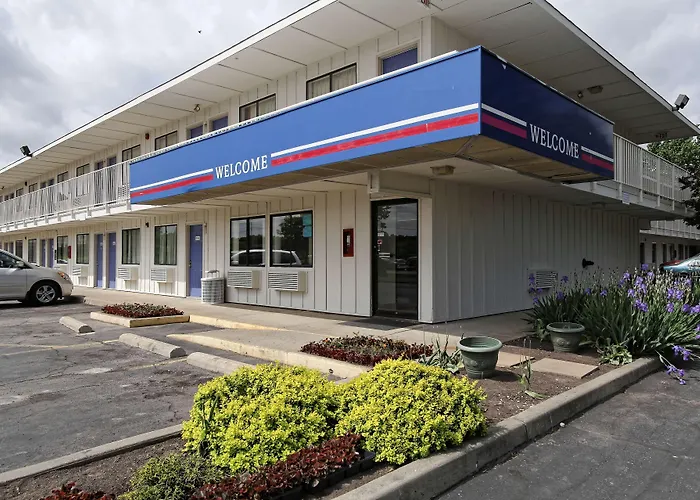 Amherst Hotels
