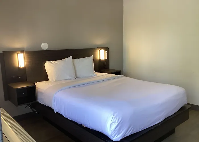 San Dimas Hotels