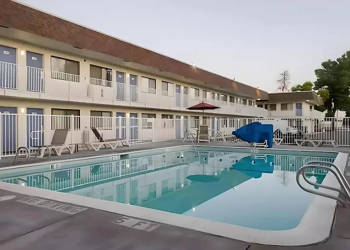 Super 8 By Wyndham Turlock