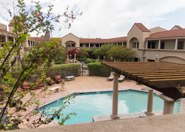 Round Top Boutique Hotels