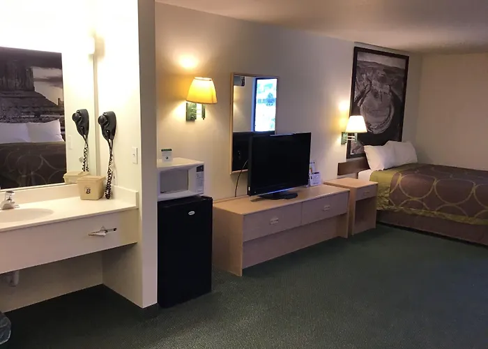 Blanding Hotels