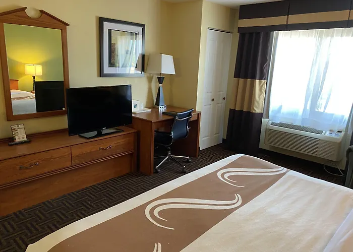 Quality Inn Bolingbrook I-55