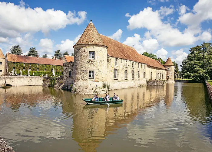 Villiers-le-Mahieu Hotels