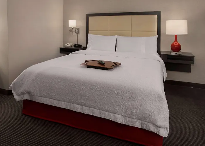 Hampton Inn & Suites Milwaukee Downtown
