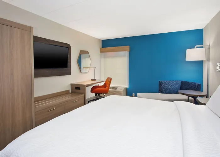 Dover Hotels With Pool