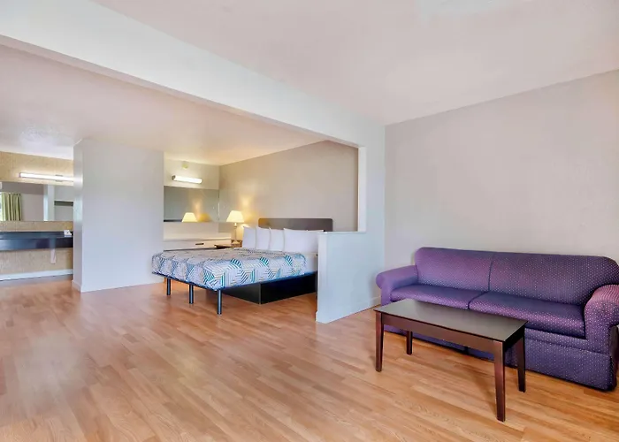 Springfield Hotels