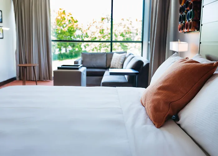Urbandale Hotels