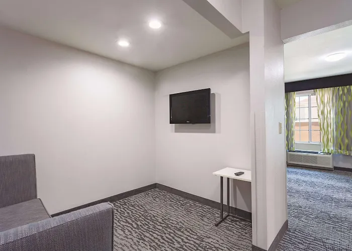 Powell Hotels