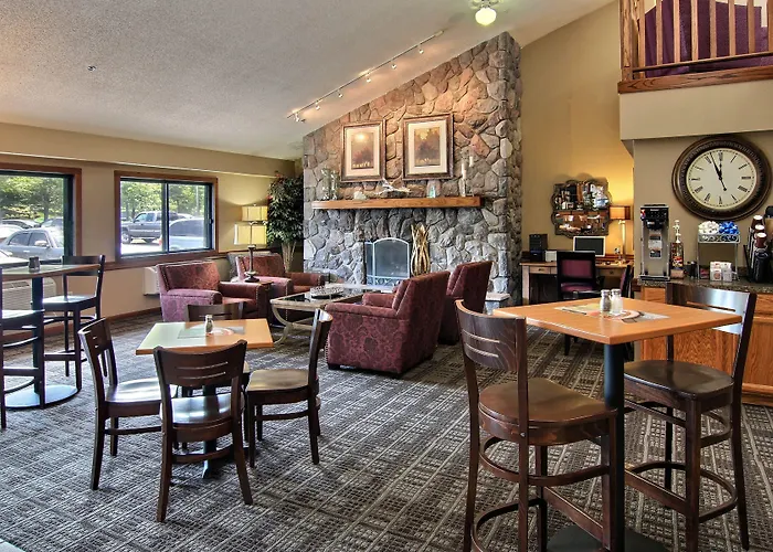 Blossom Hotel & Suites Traverse City