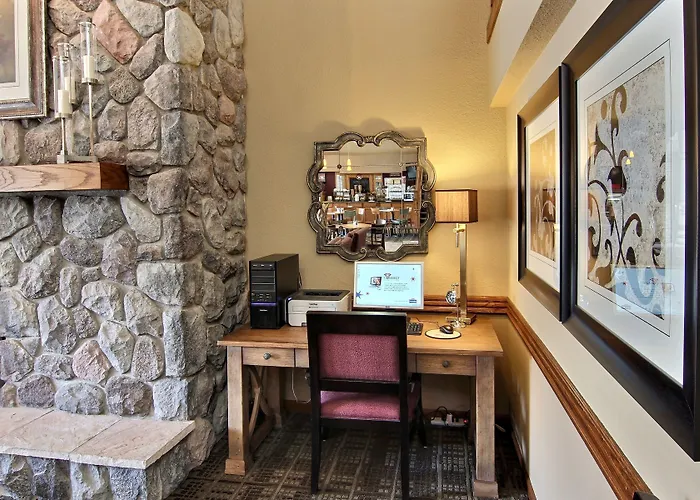 Blossom Hotel & Suites Traverse City