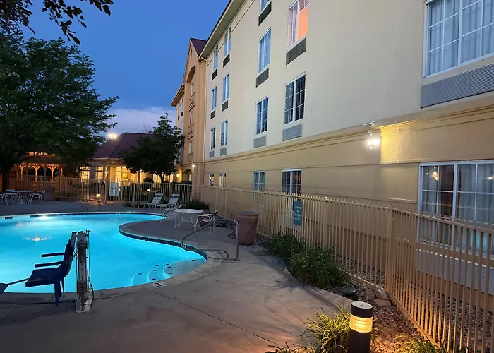 La Quinta By Wyndham Pueblo Hotel