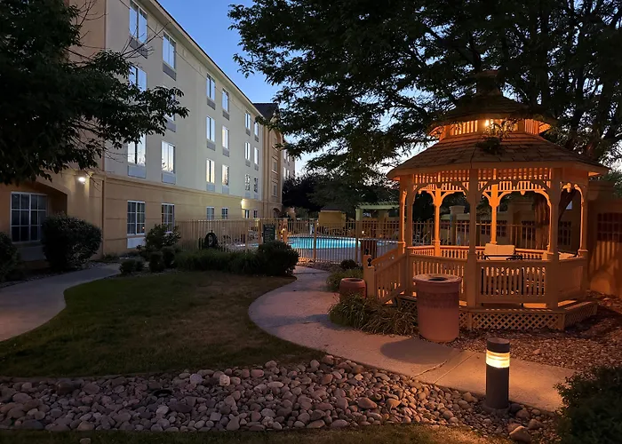 La Quinta By Wyndham Pueblo Hotel