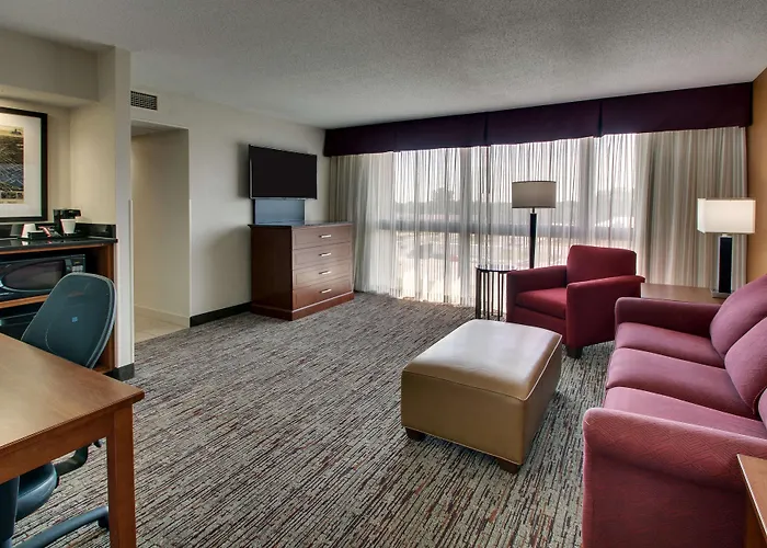 Evansville Hotels With Pool