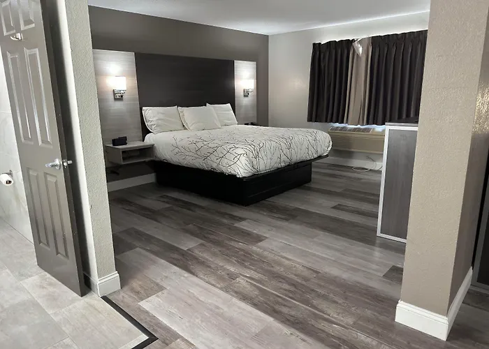 Belle Plaine Hotels
