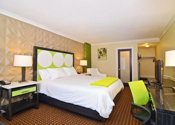 Santa Clarita Motel - Near Six Flags Magic Mountain - Valencia