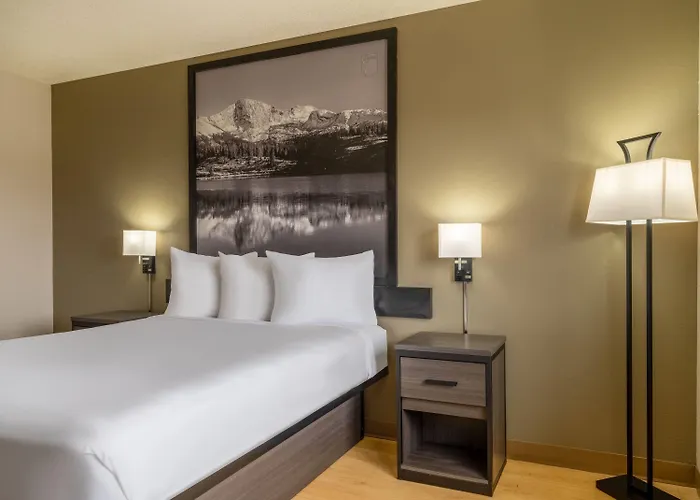 Super 8 By Wyndham Clinton Hotel