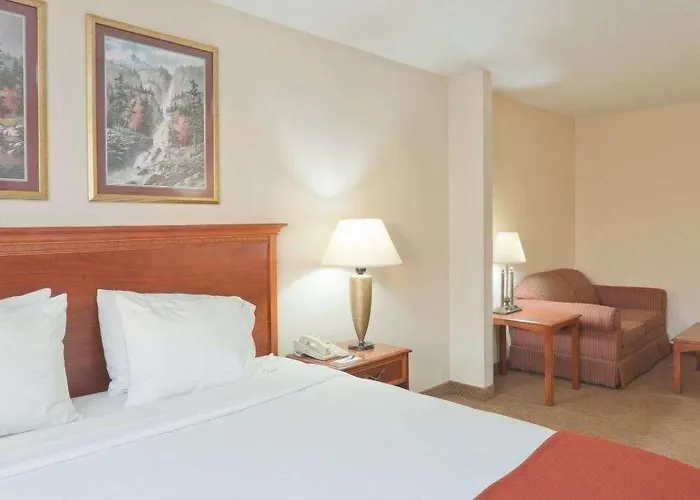 Baymont By Wyndham Portage Hotel