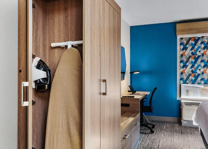New Albany Hotels