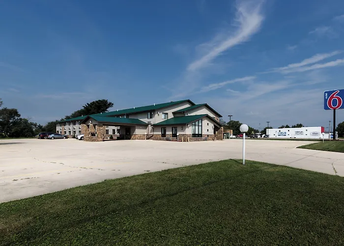 Kewanee Hotels