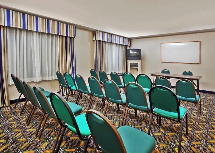 Holiday Inn Express Hotel & Suites Lawrenceville By Ihg