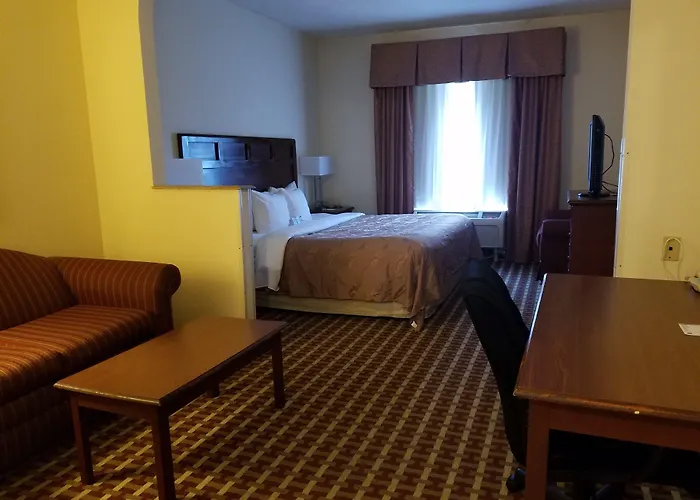 Quality Suites Paducah I-24