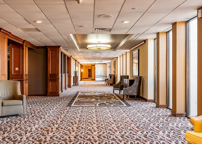 Wyndham Omaha Hotel - West Dodge