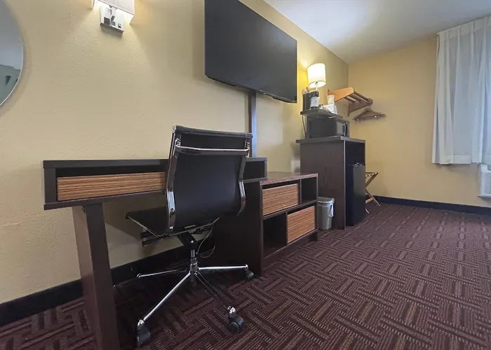 Super 8 By Wyndham Peoria Motel