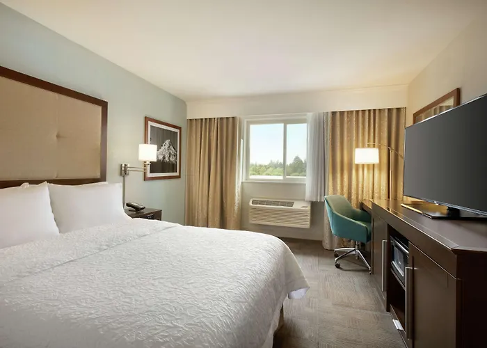 Clackamas Hotels