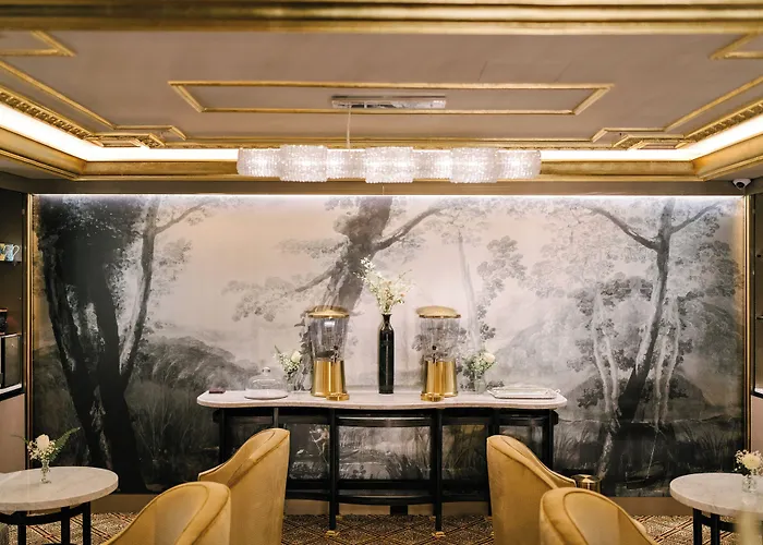 Windsor Arms Hotel