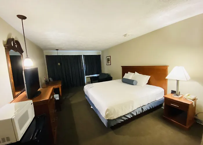 Fleetwood Inn Suites Cheboygan