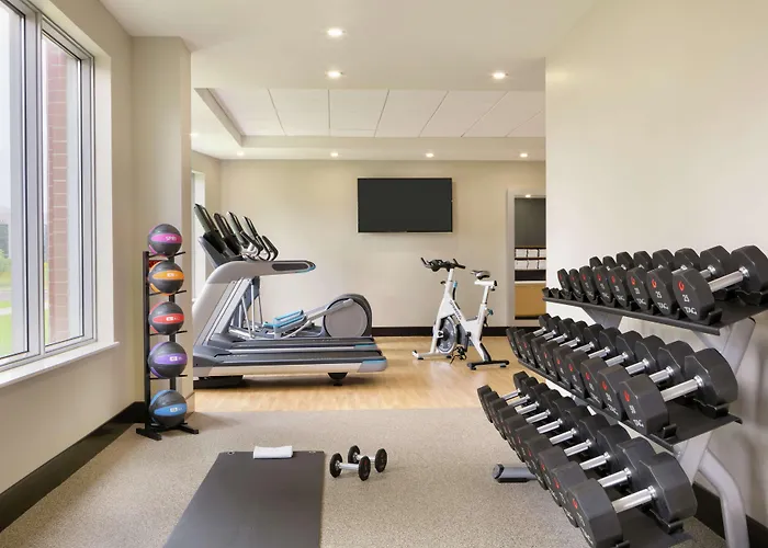Pointe-Claire Hotels