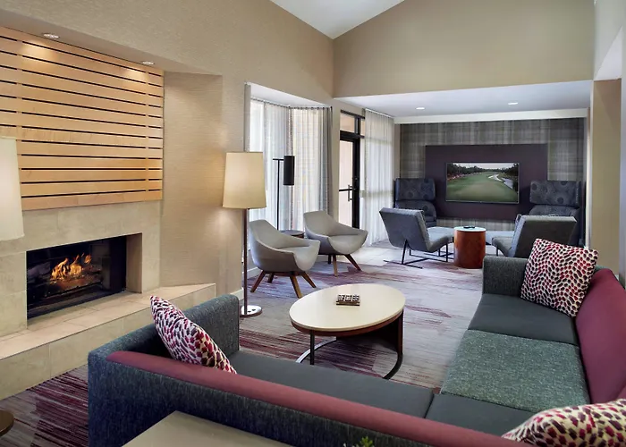 Courtyard By Marriott Fayetteville