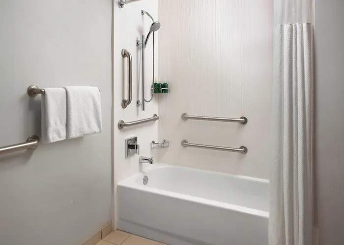 Courtyard By Marriott Fayetteville